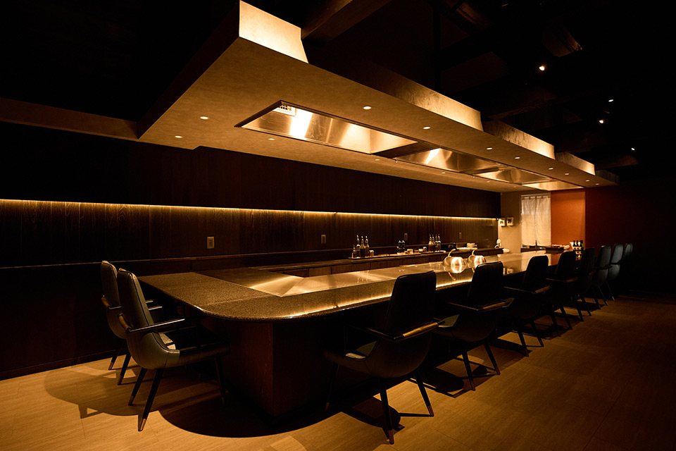 Teppanyaki counter seating