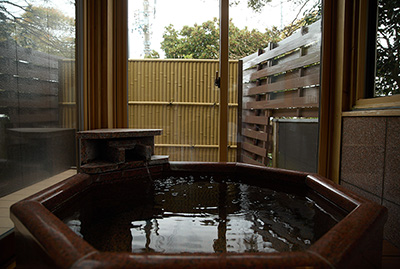 303 guest rooms