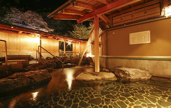 Open-air bath for women in Yuki-no-Sato