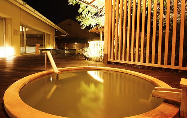Open-air bath for men in Yuki-no-Sato